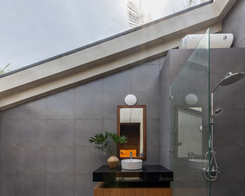 Anchor House by MM++ Architects