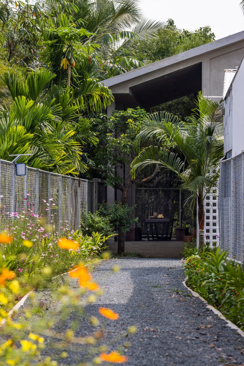 Anchor House by MM++ Architects