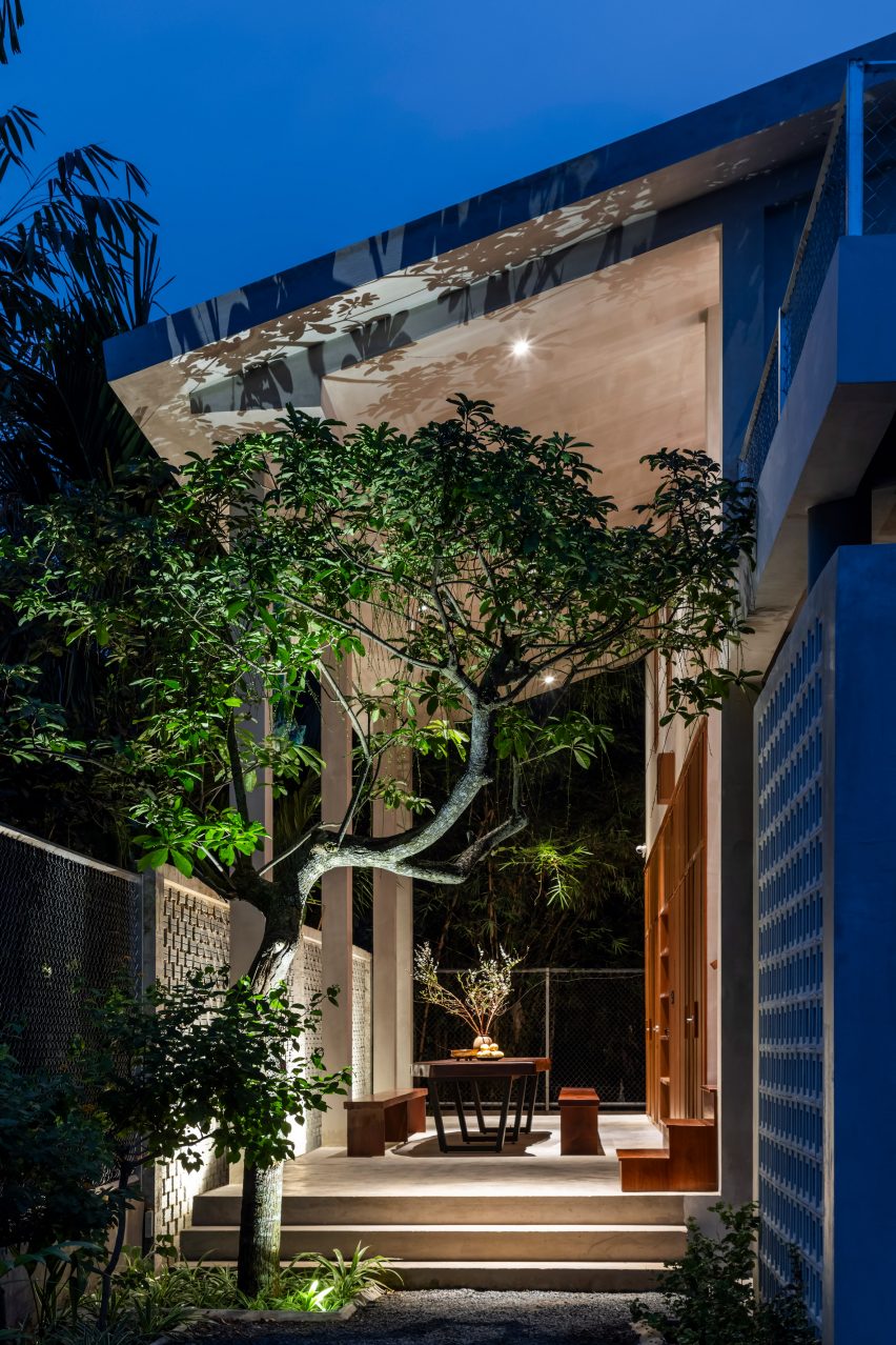 Anchor House by MM++ Architects
