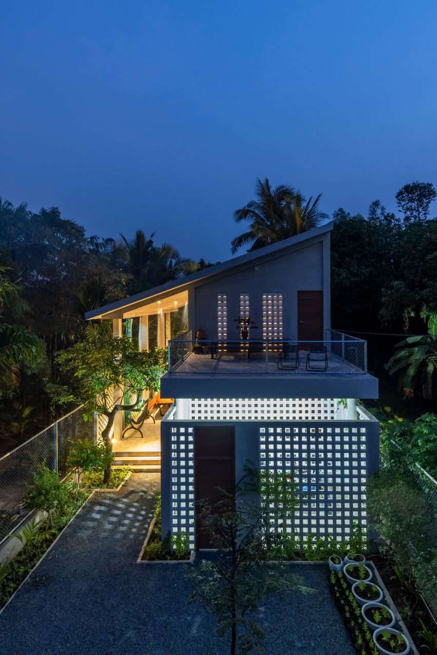 Anchor House by MM++ Architects