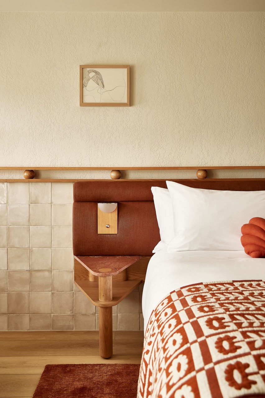 Bed with quilt