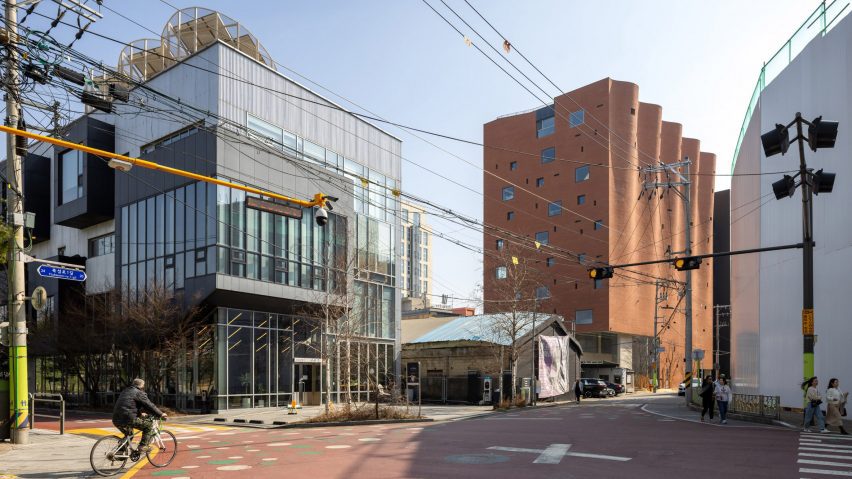W-Mission Office by Behet Bondzio Lin Architekten and BCHO Architects