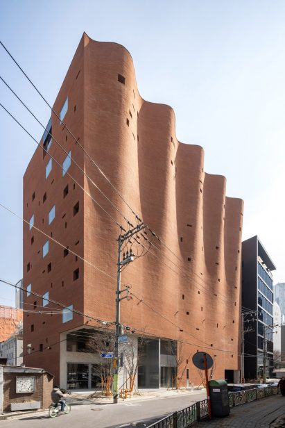 W-Mission Office by Behet Bondzio Lin Architekten and BCHO Architects