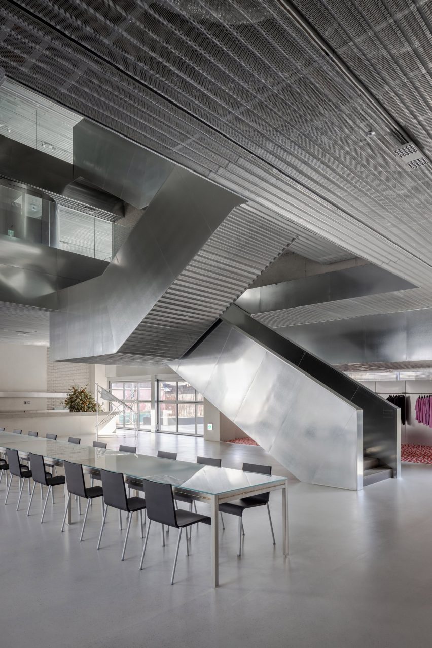 W-Mission Office by Behet Bondzio Lin Architekten and BCHO Architects