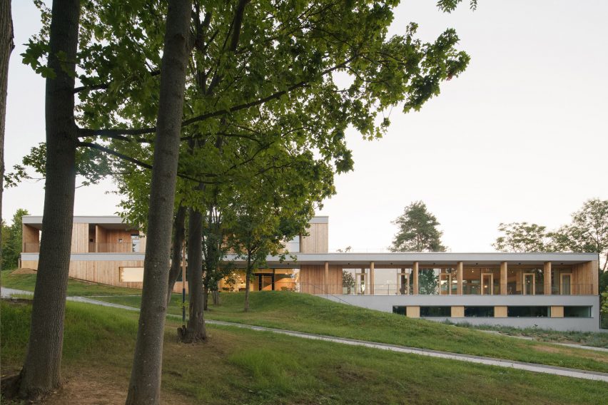 House for Julia by Čtyřstěn Architekti