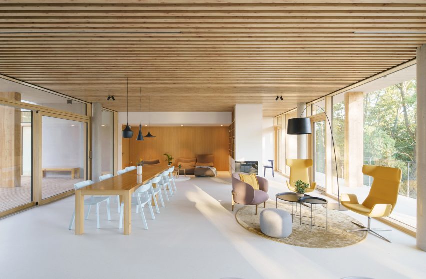 House for Julia by Čtyřstěn Architekti