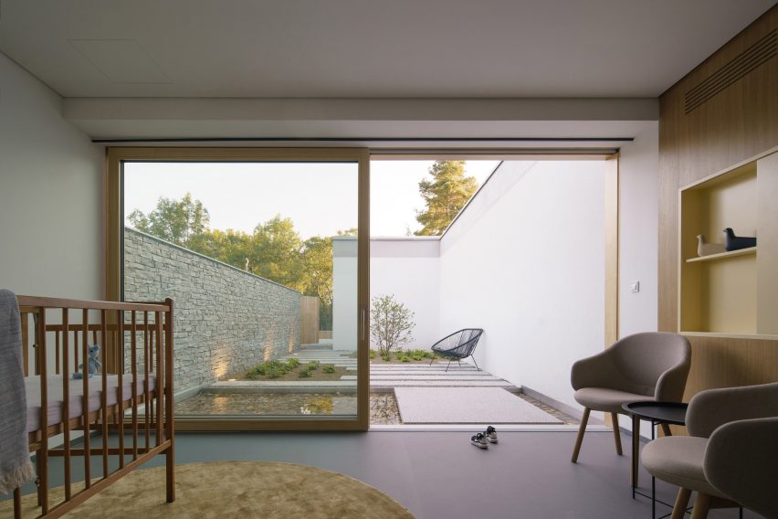 House for Julia by Čtyřstěn Architekti