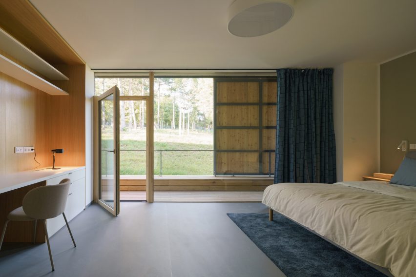 House for Julia by Čtyřstěn Architekti