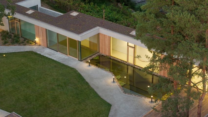 House for Julia by Čtyřstěn Architekti