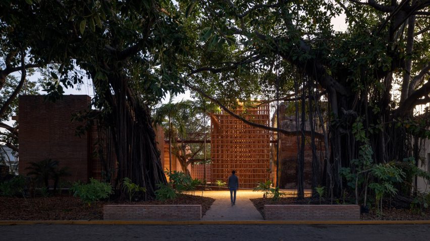Colectivo C733 installs museum inside 18th-century Mexican port building