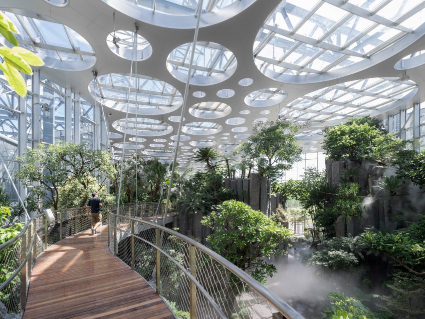 Zero Energy Greenhouse by Delugan Meissl Associated Architects