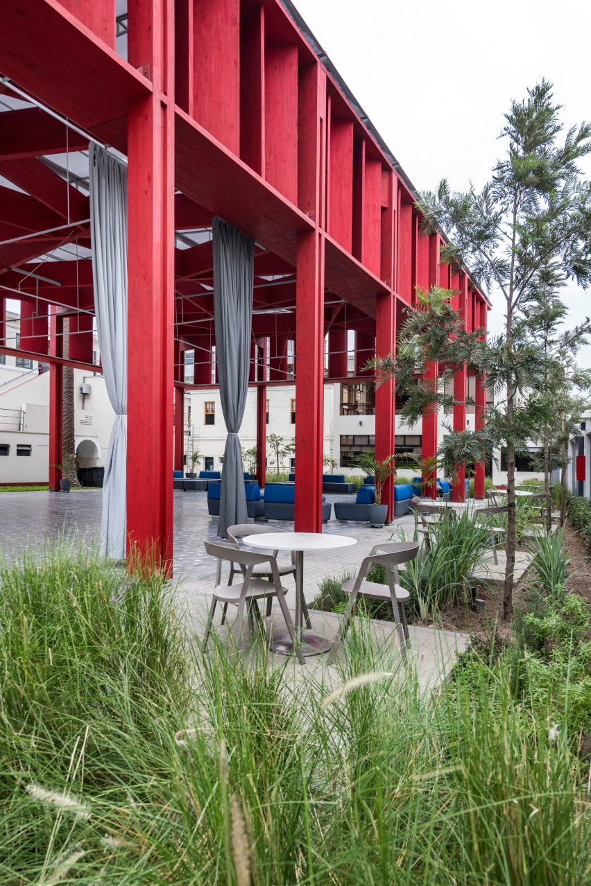 Espacio Libertad red pavilion by K+M Arquitectura y Urbanismo