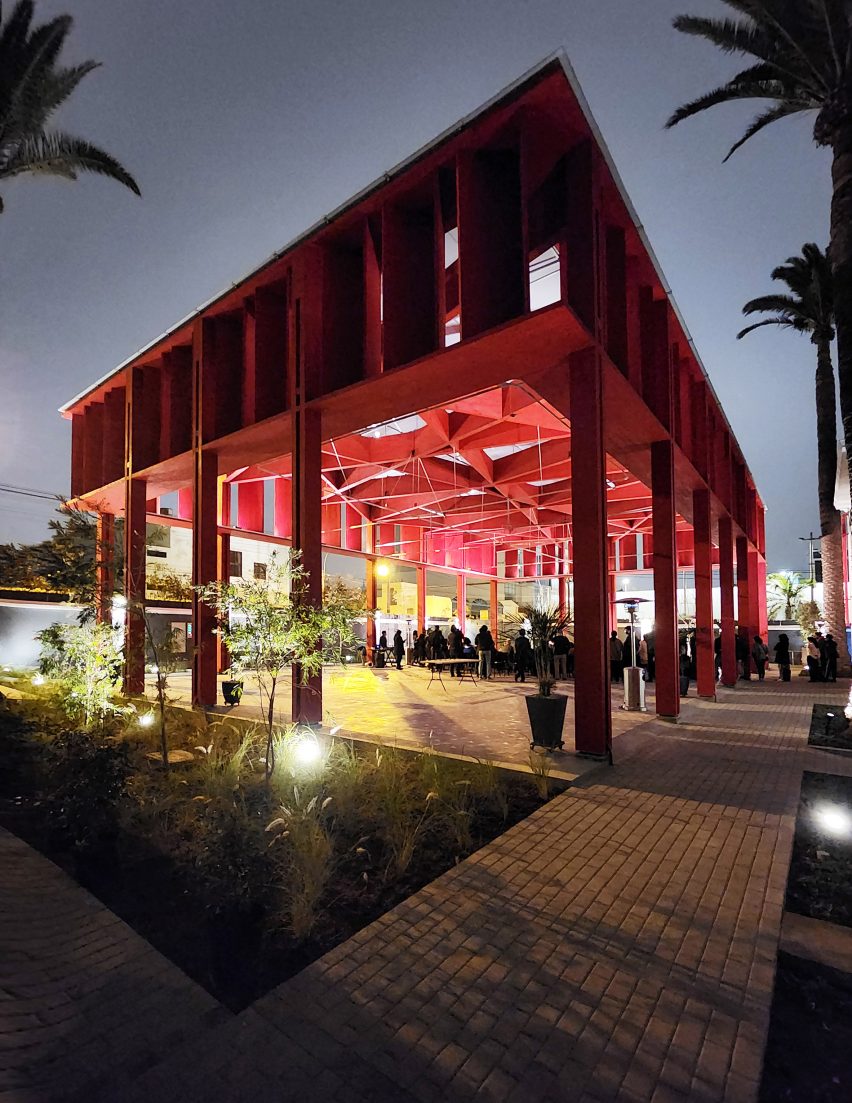 Espacio Libertad red pavilion by K+M Arquitectura y Urbanismo