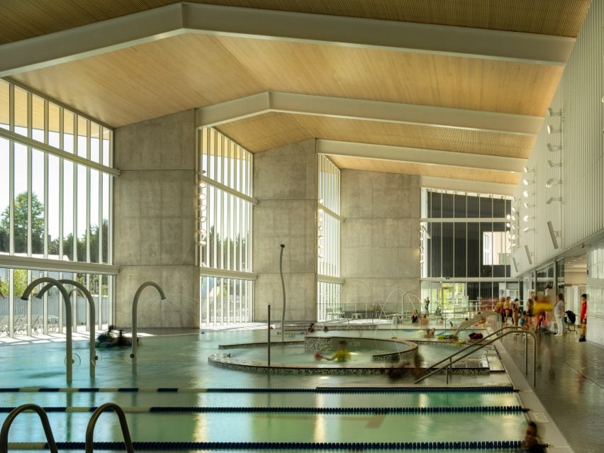 təməsew̓txʷ Aquatic and Community Centre by HCMA