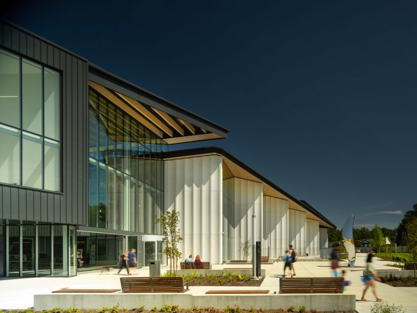 təməsew̓txʷ Aquatic and Community Centre by HCMA