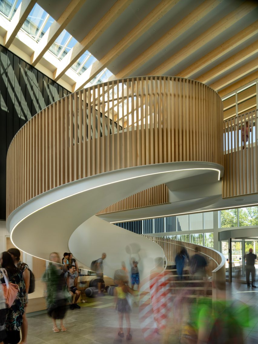 təməsew̓txʷ Aquatic and Community Centre by HCMA