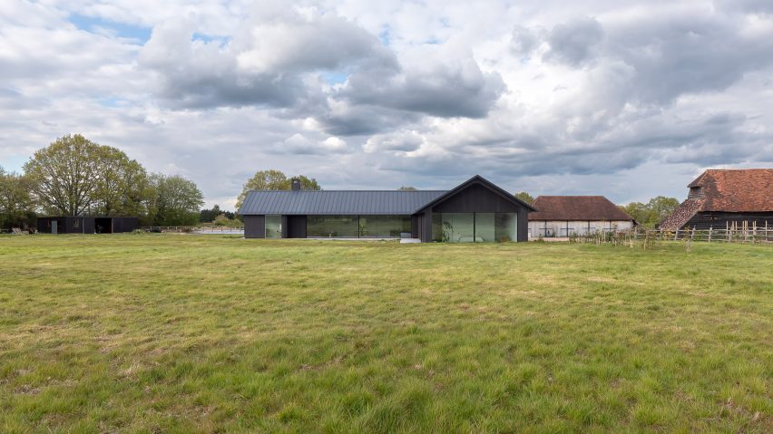 Weald House by Mailen Design and Peter Bradford Architects