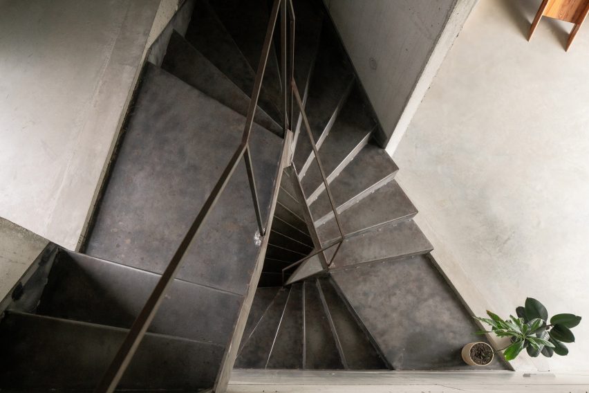 House of Seven Floors by Maly Chmel
