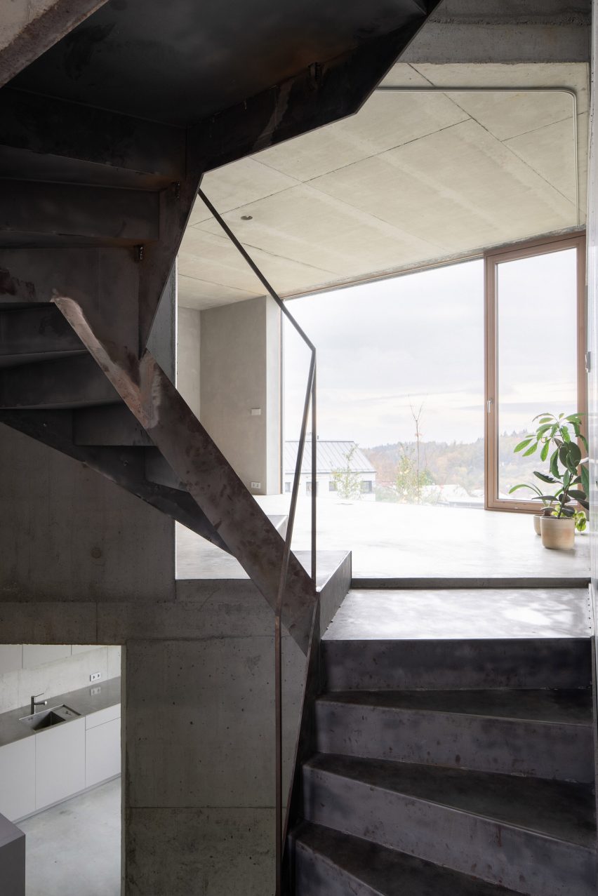 House of Seven Floors by Maly Chmel