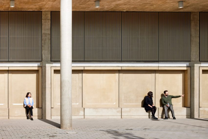 Midland Metropolitan University Hospital by HKS, Cagni Williams and Sonnemann Toon Architects.