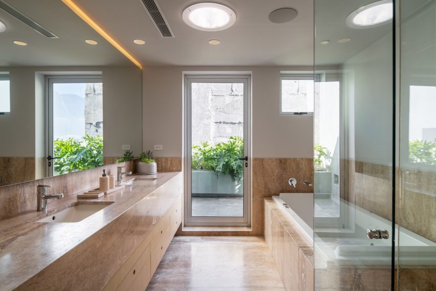 Casa Oliva by Productora