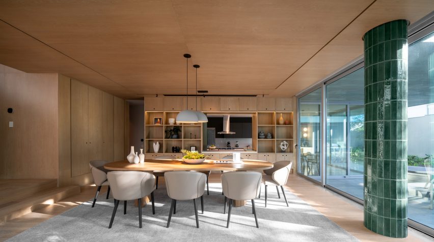 Casa Oliva by Productora