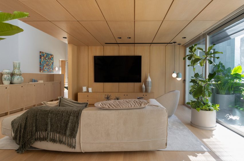Casa Oliva by Productora