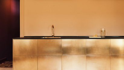 Kitchen with metallic gold units