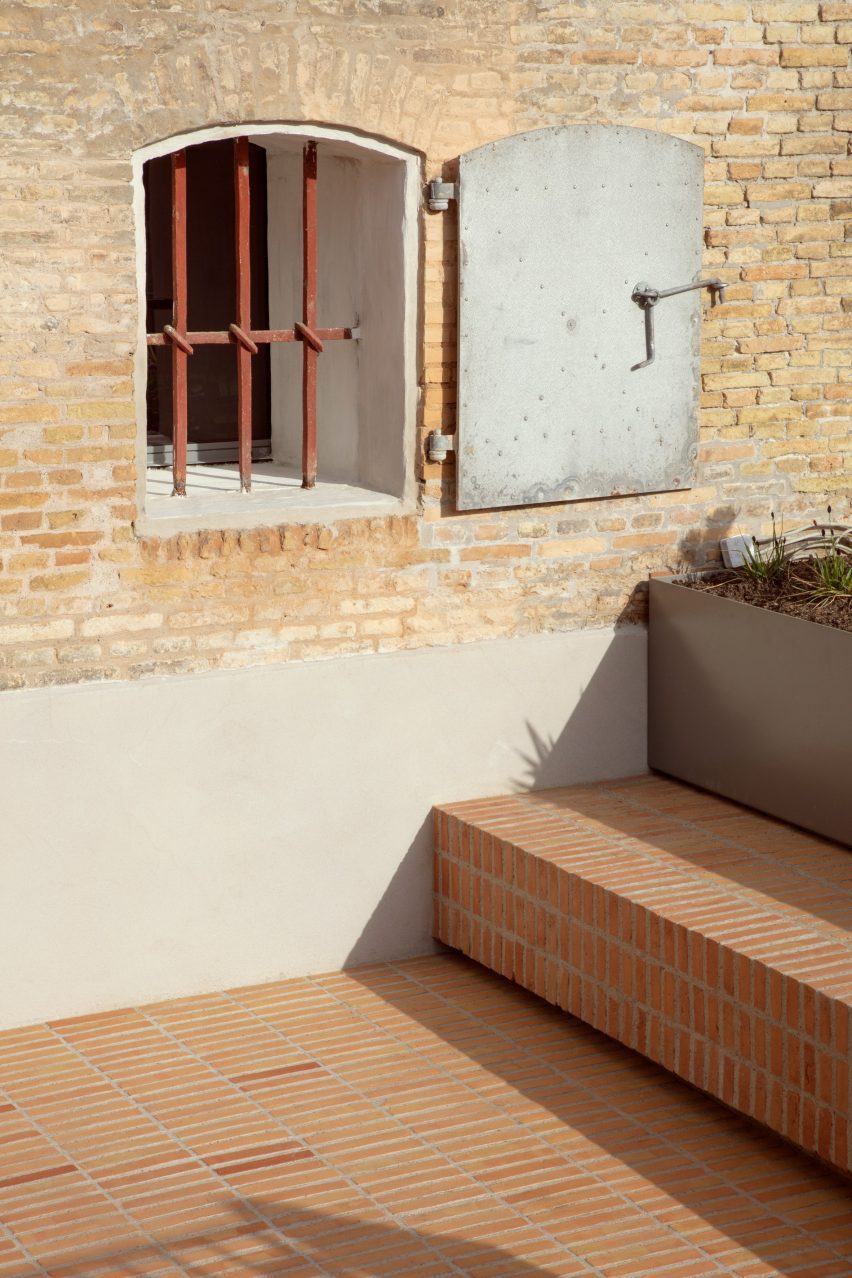 Redbrick floors outdoor courtyard