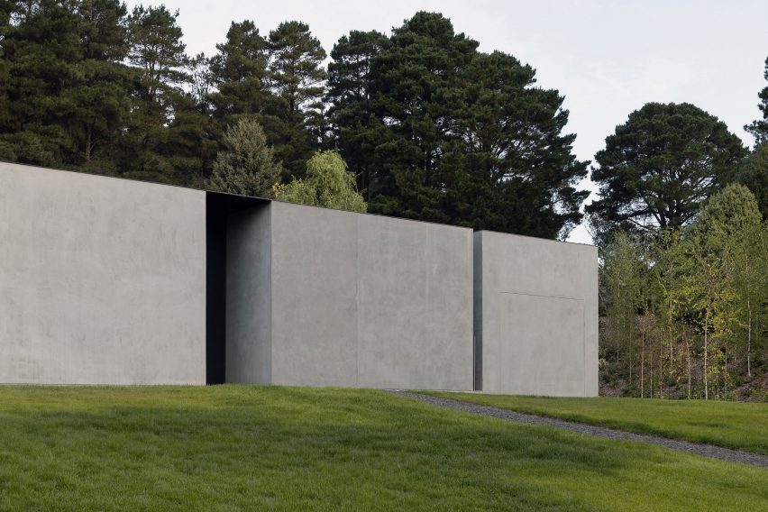 Grey House by Adam Kane Architects