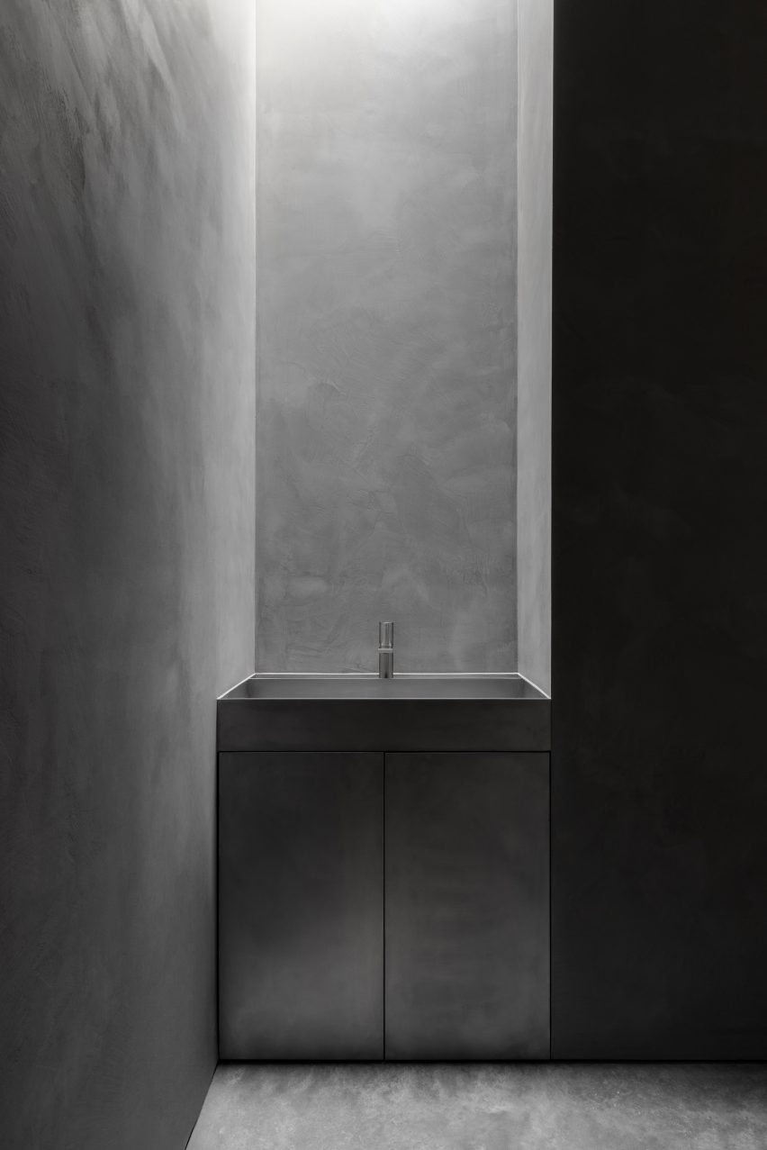 Grey House by Adam Kane Architects