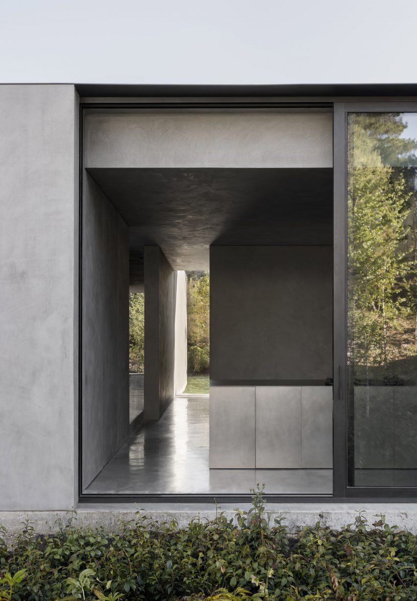 Grey House by Adam Kane Architects
