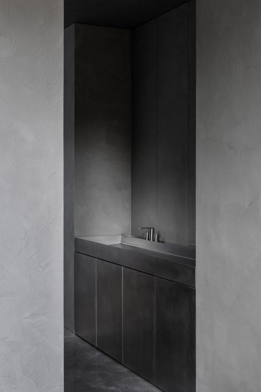Grey House by Adam Kane Architects