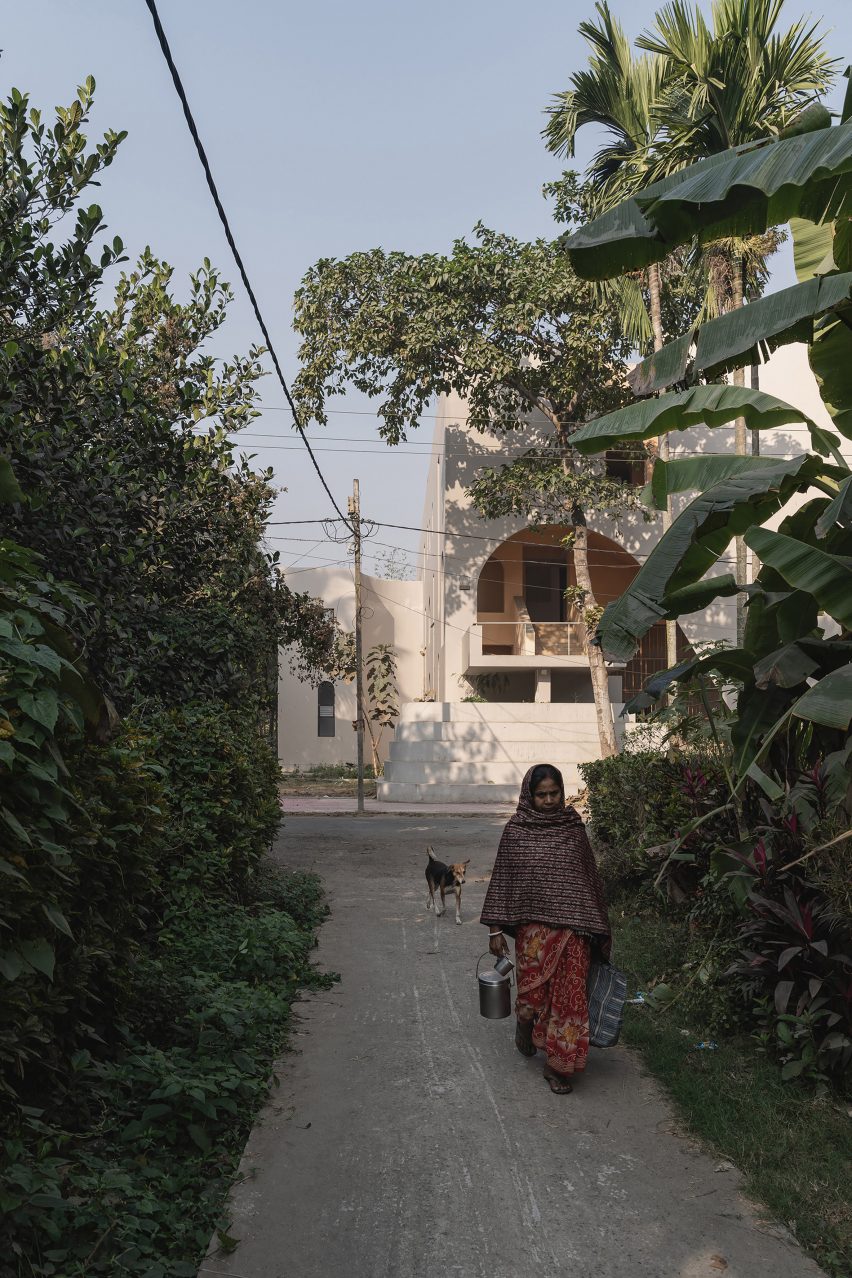 Adisaptagram Society Hall by Abin Design Studio