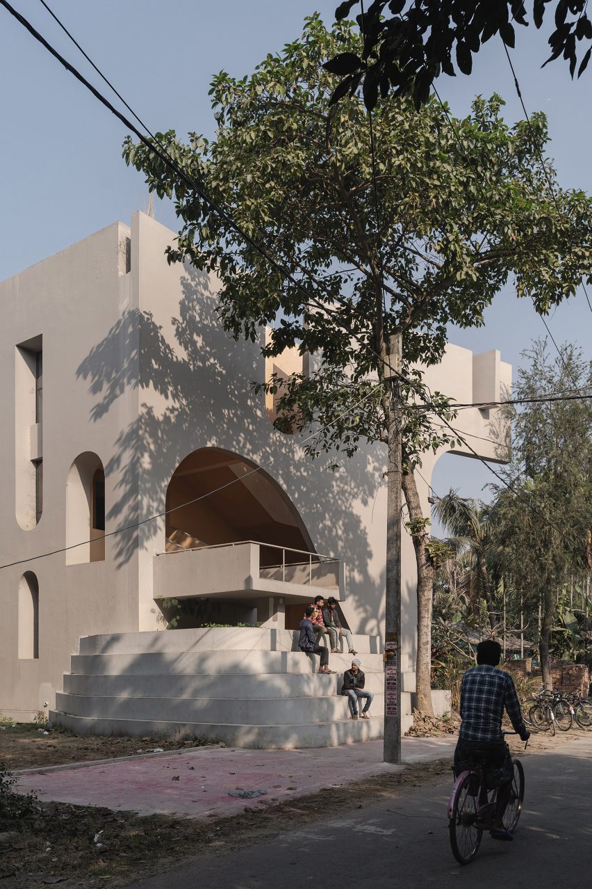 Adisaptagram Society Hall by Abin Design Studio