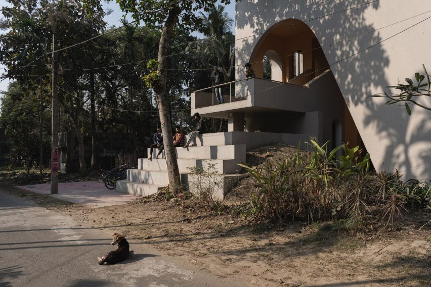 Adisaptagram Society Hall by Abin Design Studio