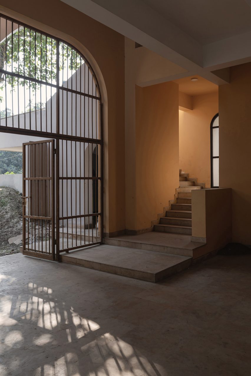 Adisaptagram Society Hall by Abin Design Studio