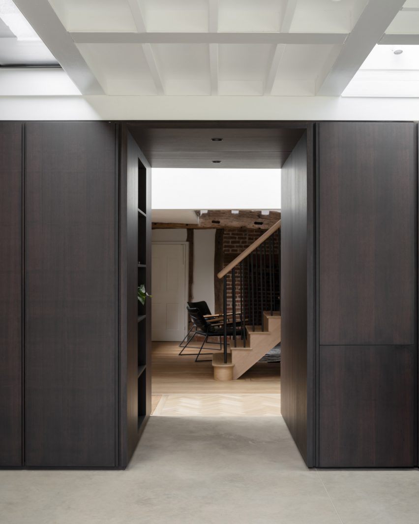 Interior of Flint Farm extension by Will Gamble Architects