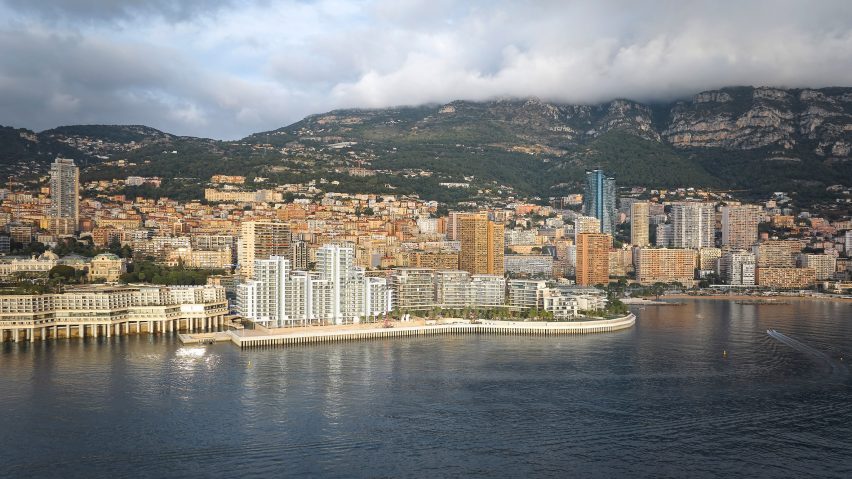 Distant view of Mareterra