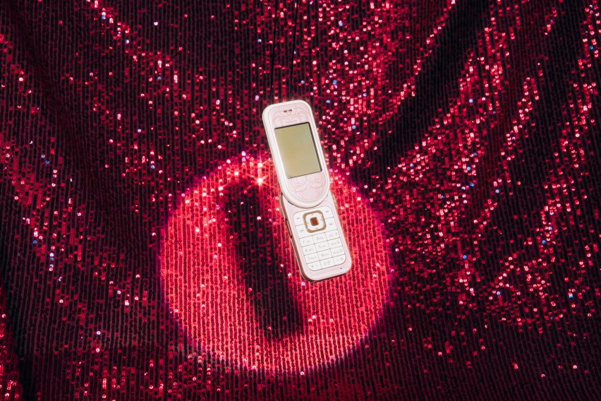 Photo of the Nokia 7373 against a sparkly red curtain background