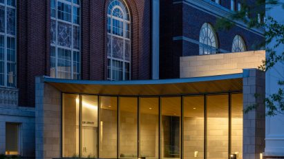 Peterson Rich Office inserts glass-lined gallery between historic Connecticut buildings