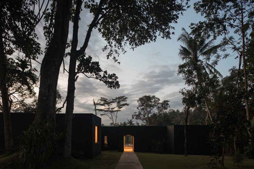 Jahten House by Senyum Design