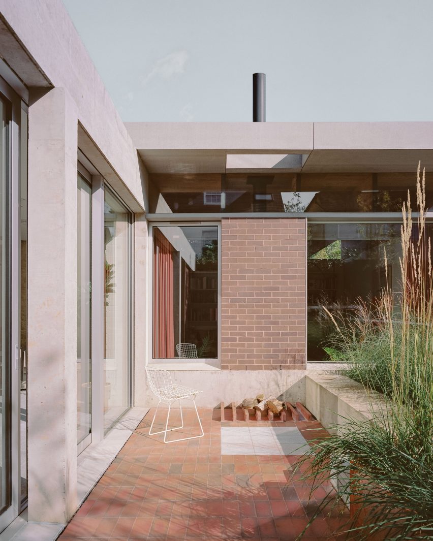 six columns by 31/44 architects