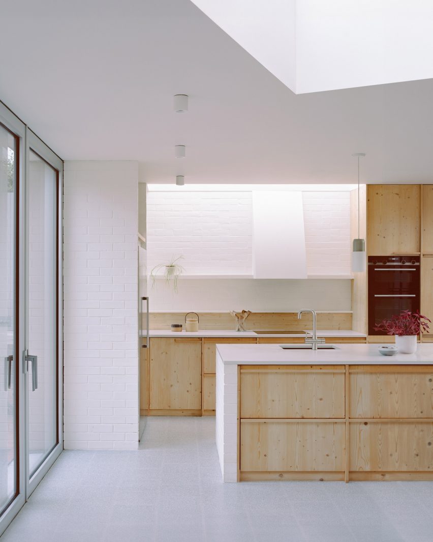 six columns by 31/44 architects