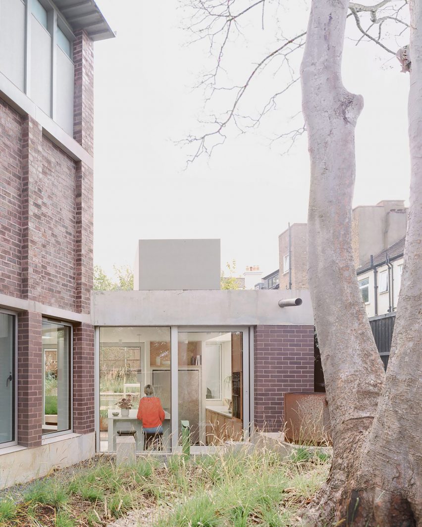 six columns by 31/44 architects
