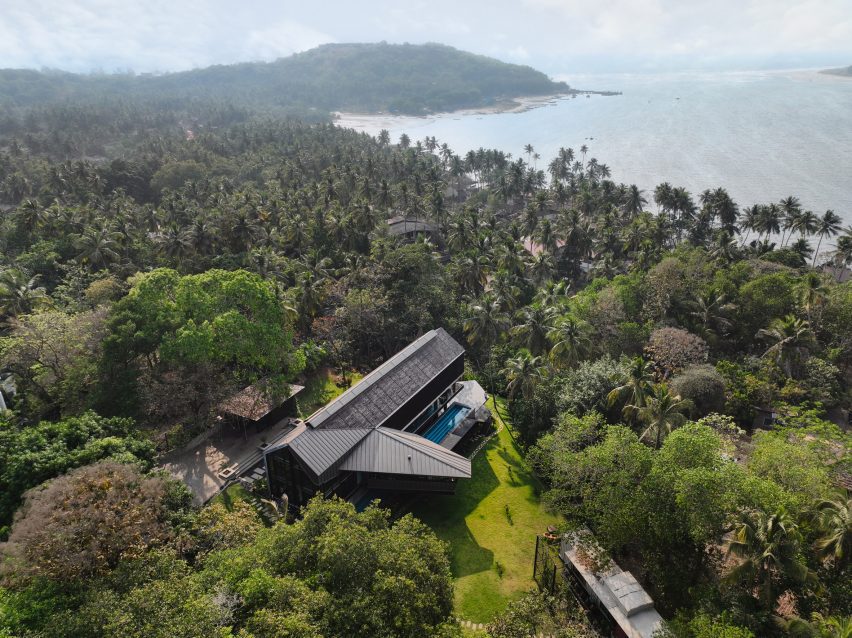 Glulam residence by Architecture Discipline in Goa, India