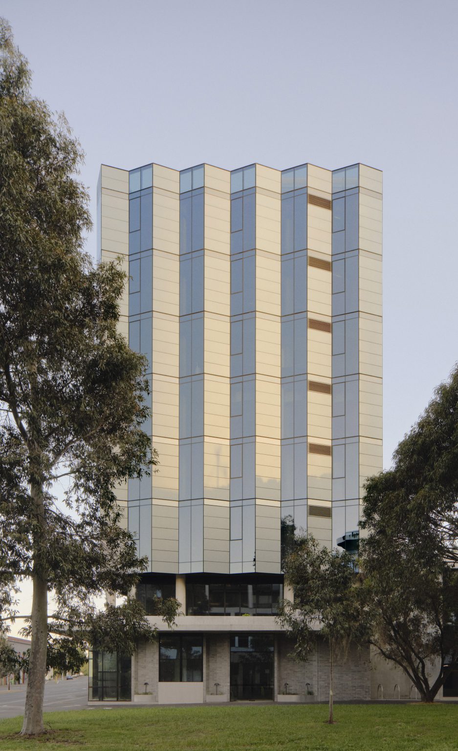 550 Spencer by Kennon