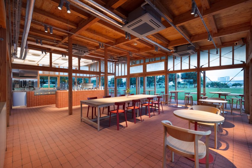Blue Bottle Coffee Toyosu Park Cafe by Schemata Architects
