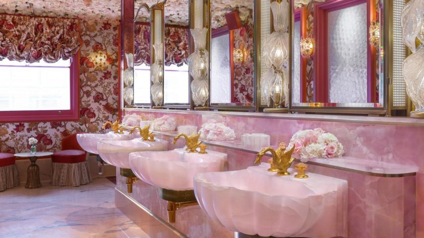 Eight bathrooms resurrecting pink sinks for the 21st century