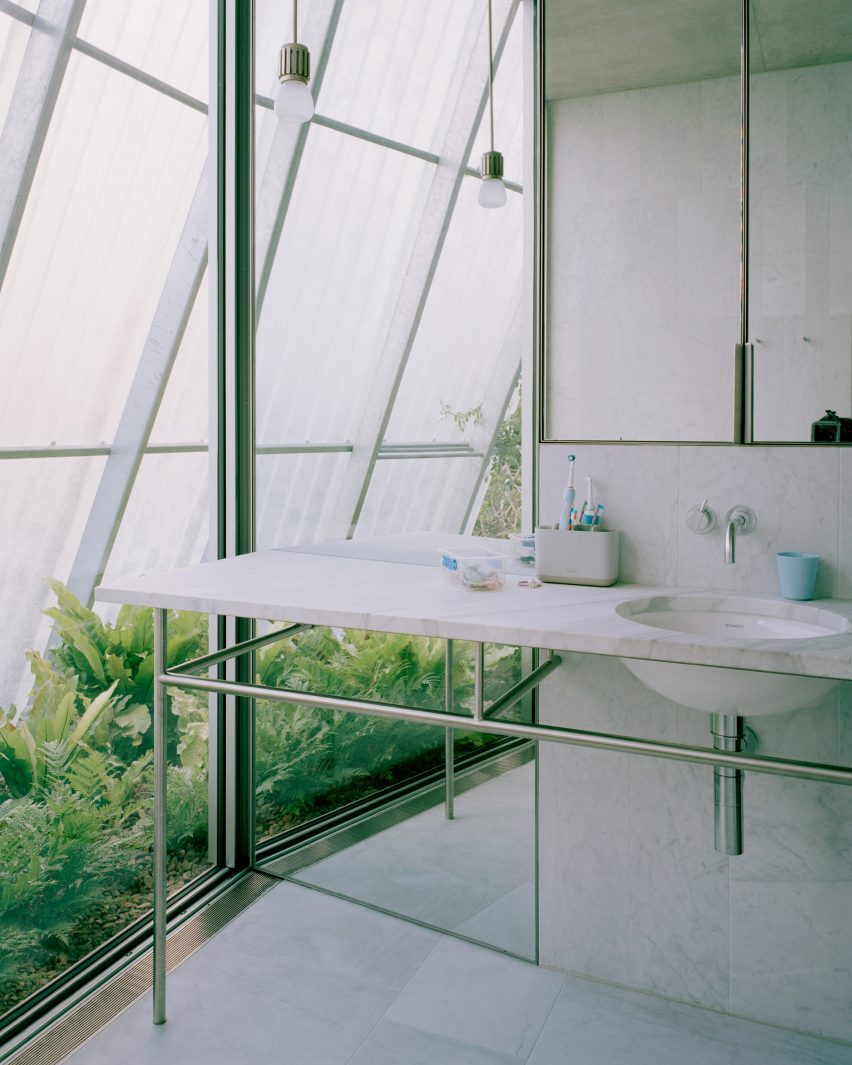 Clifton House by Anthony Gill Architects